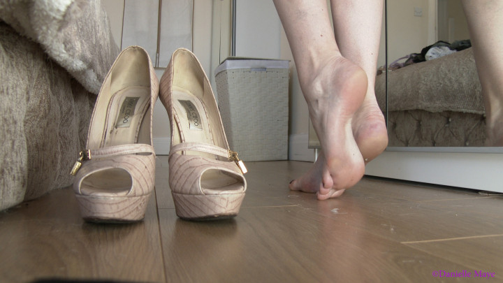 Foot Slave Waiting Patiently - January 31, 2018