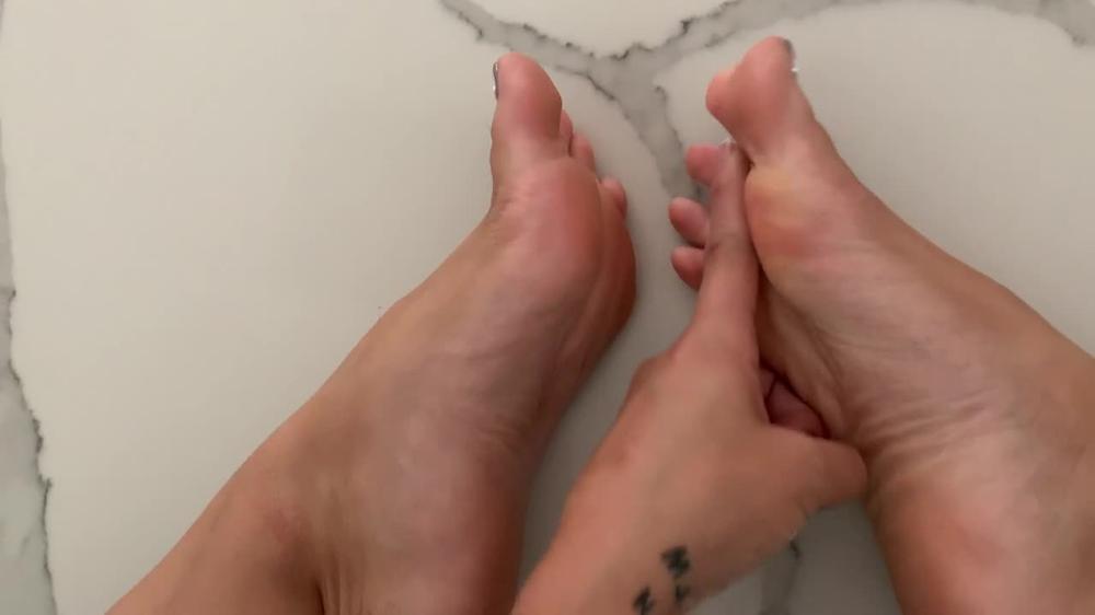 sashafoxxx 14 08 2021 58914131 A quick foot tease. âºï¸