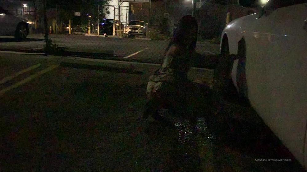 jessyjonesxxx 01 10 2019 66192858 Autumn Falls Peeing in Public Hollywood