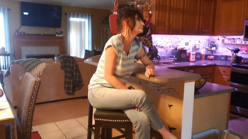 MOM BUSTS SON SNIFFING HER PANTIES