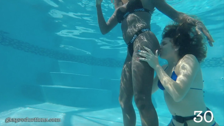 Paris & Sadie - Underwater Breatholding
