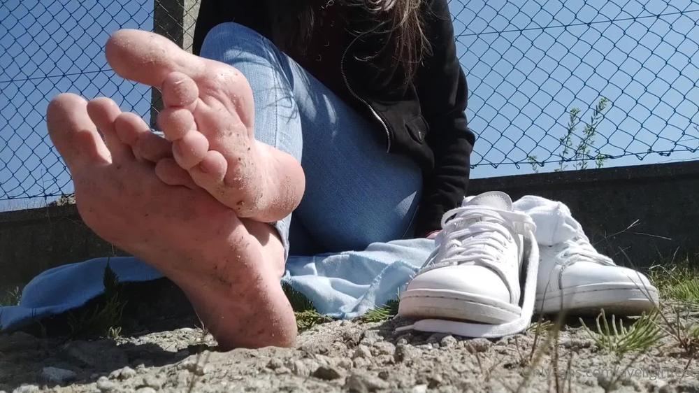 ayellgirlfeet 141611514 2021 05 02 Hello, voilà une jolie vidéo dans la nature rien que pour vous... Here is a nice video in nature just for you...