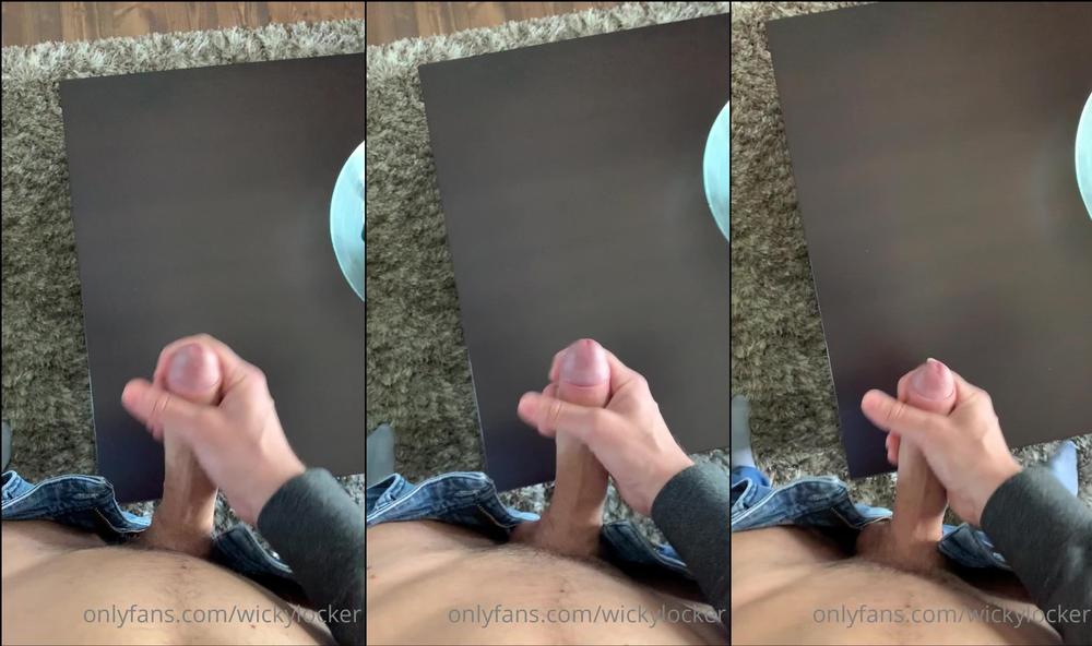 nakedgamervip 07 08 2020 662001081 Wanna see me lick it sometime  Send me DM 