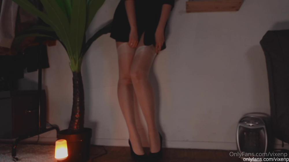 vixenp 234395586 for all who are addicted to feet. for a full joi tease video dm me 