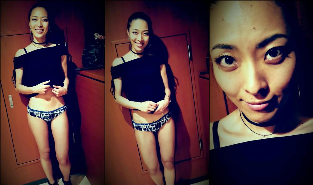 kokobutter 01 10 2018 14104002 Showing obediance to Master in public. What would you do if you came down the hall and see