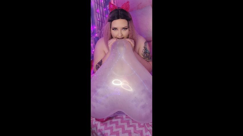 BBW princess blows heart balloon - November 03, 2021