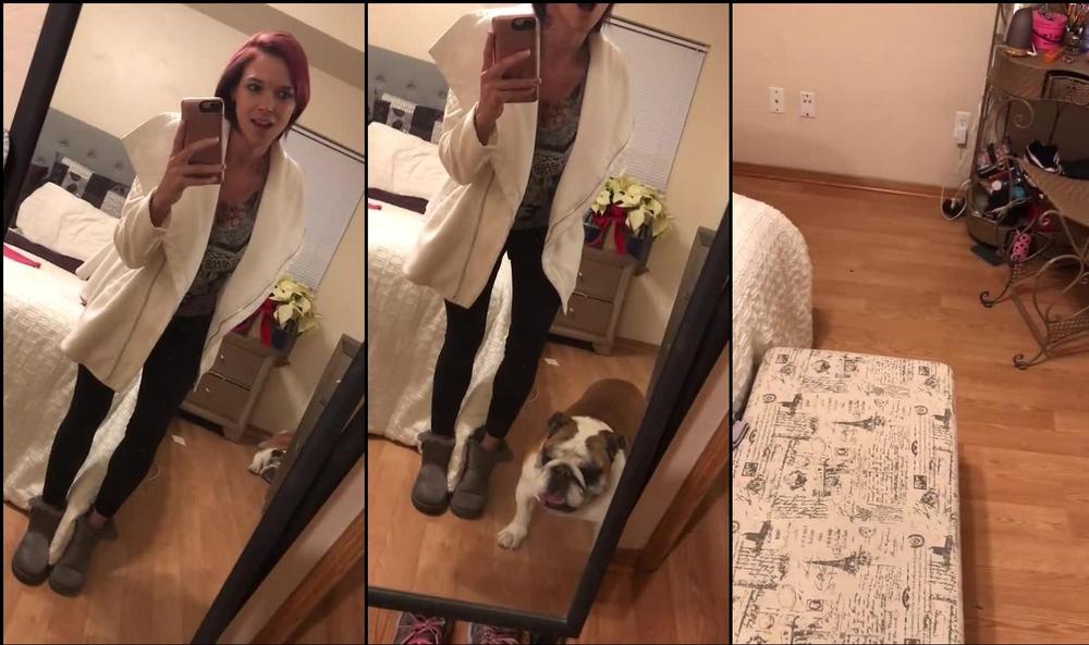 annabellpeaksxx 10 12 2017 5500257 Shoppings more fun with a lil toy inside...