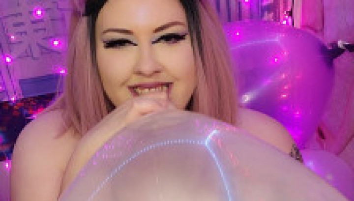 BBW blows her favorite balloon - November 02, 2021