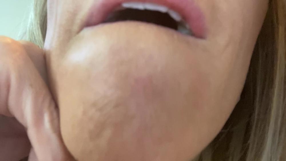 Giantess Rose Gets Tiny Man