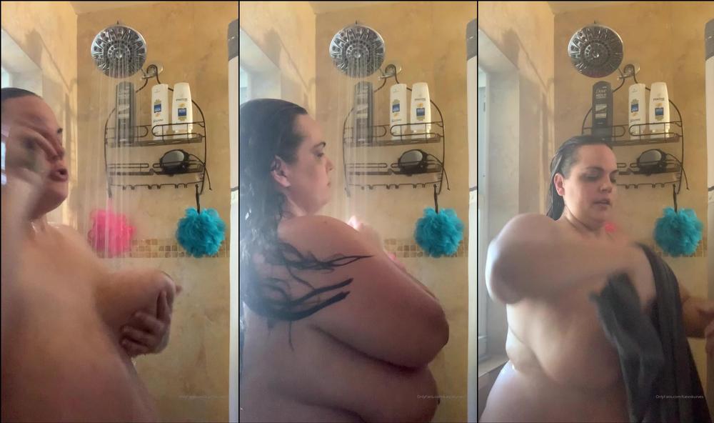 kateskurves 11388199 2020 01 09 spy on me while i shower.. tried to film my lower half but my phone kept getting soaked lol wanna w