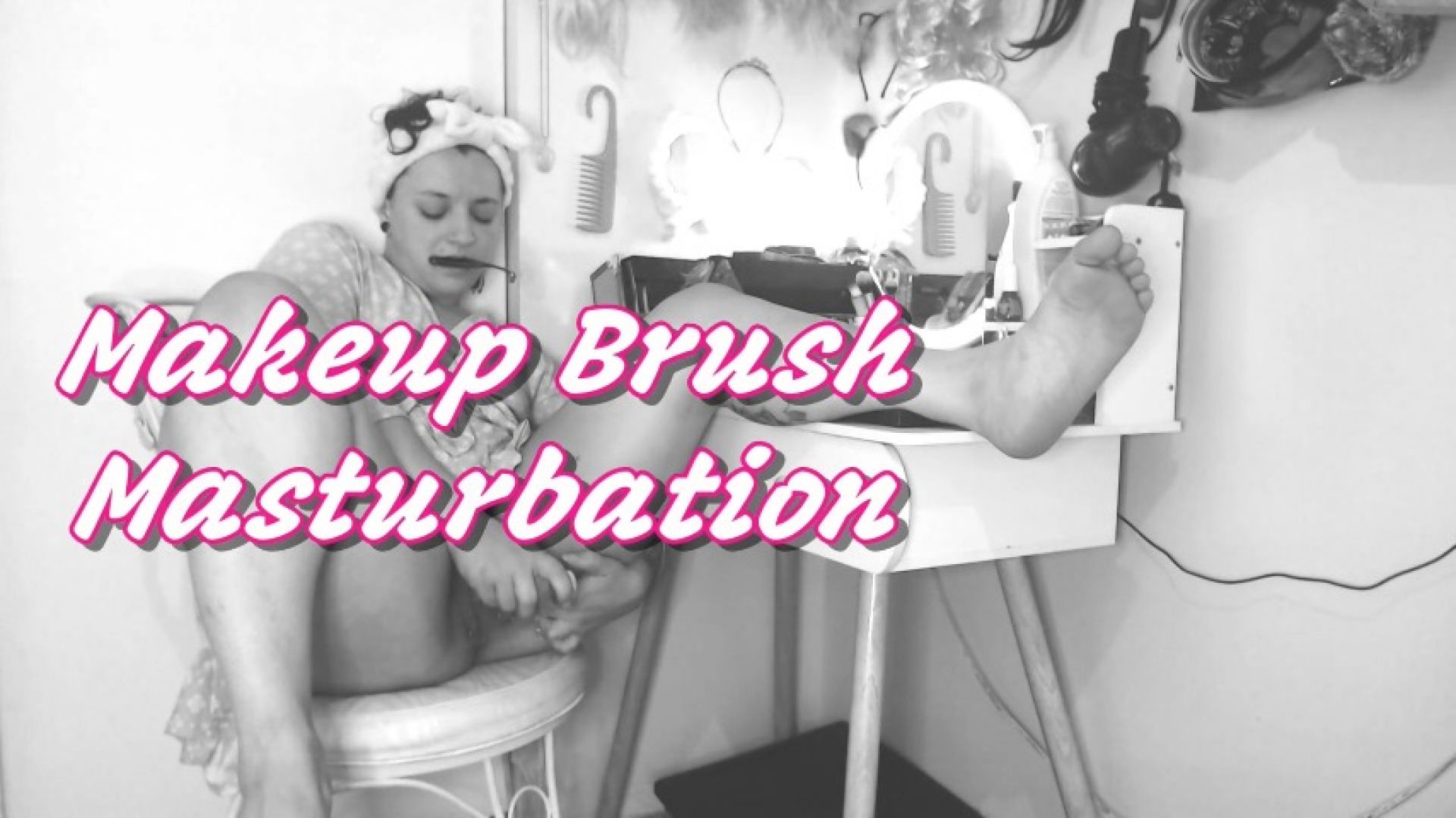 Makeup Brush Masturbation