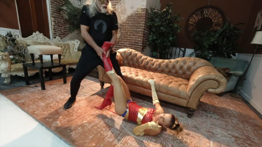 WonderWoman Struggles in 2 Boots - March 23, 2021