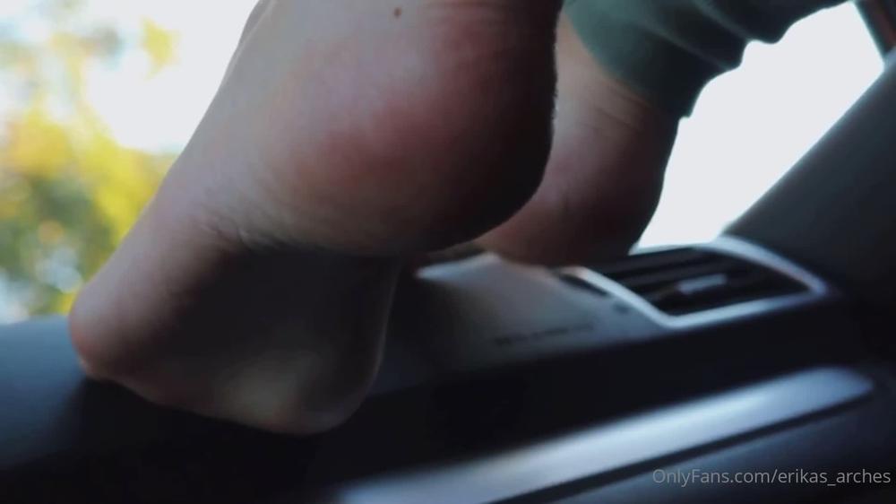 erikas feet 04 01 2021 2001092950 a year ago today i decided to post a picture of my feet on the internet a few