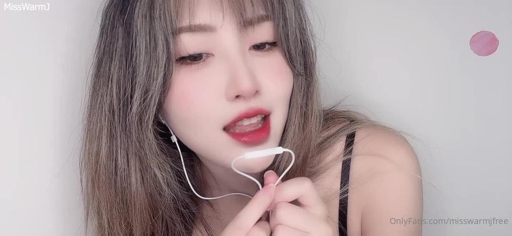 misswarmjfree 20 01 2022 2336573549 [15th ASMR] Mommy J video calls you to flirt and cum...    11 minutes    of the perfect fo