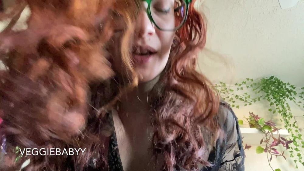 veggiebabyy - POV spitting in your mouth while you fuck my hand and I talk dirty