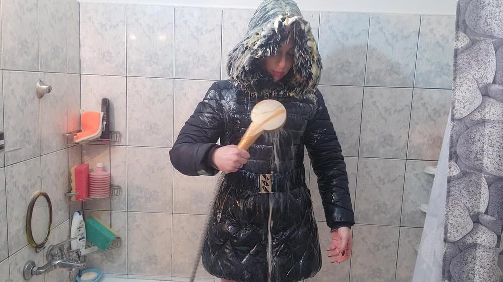 Kinkyporncpl Food Sploshing With Winter Jacket On