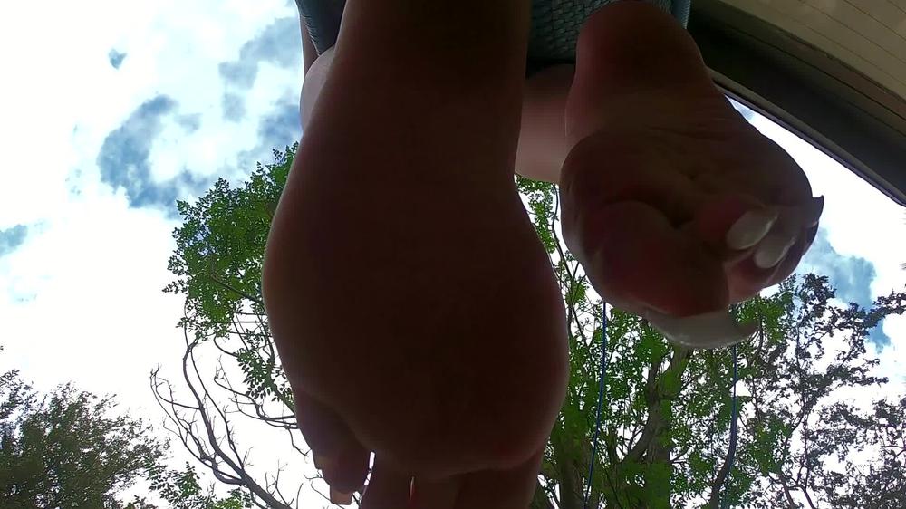 goddessmiia 28 12 2019 17421452 How_s_the_view_from_way_down_there_little