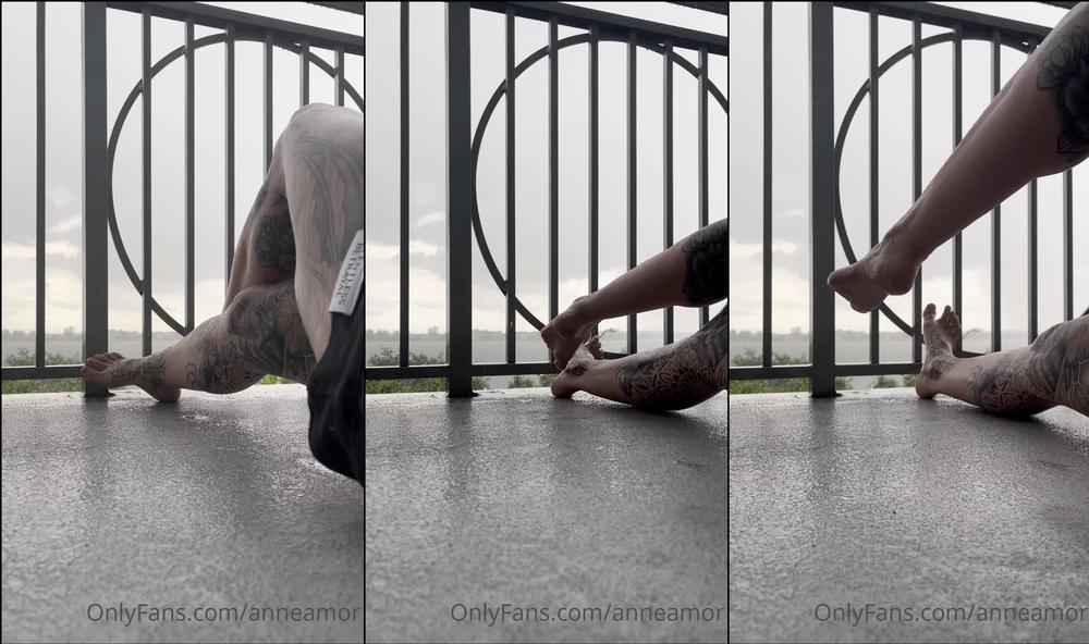 anneamor 03 09 2021 2206871923 Pluviophile balcony vibes. Foot fet 