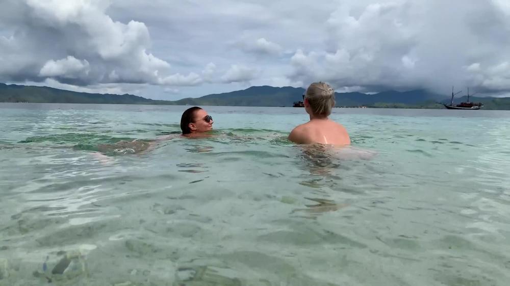 katyaclover 27 04 2020 249231960 Water with Me and Eva Elfie