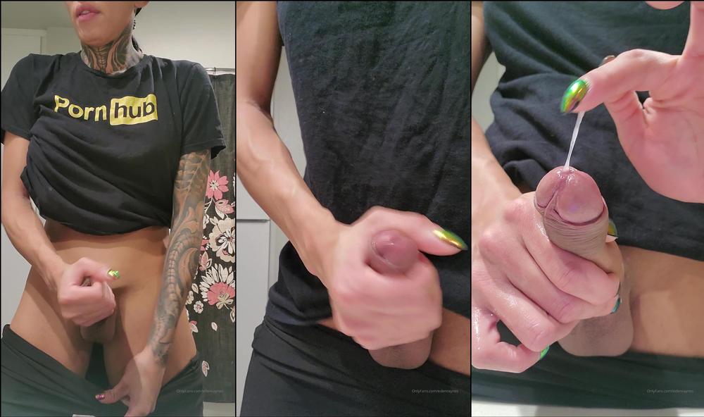 edenraynes 10192553 2019 12 14 cumming into a shot glass