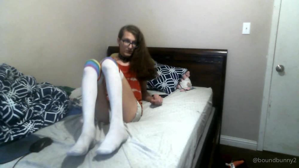 theboundbunny 32418559 2020 07 30 showing off my new shoes~ (and also my toesies)