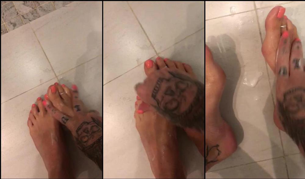 jemlucy 04 01 2020 118300328 Where my foot fans at  Comment below, I want to see how many of you there are....