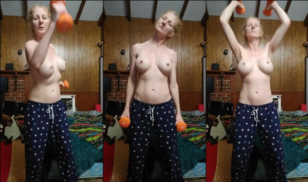 anniebody 04 02 2020 141260888 I think I am going to go for a little workout before bed. joinMenowtwerp worshipMymuscle