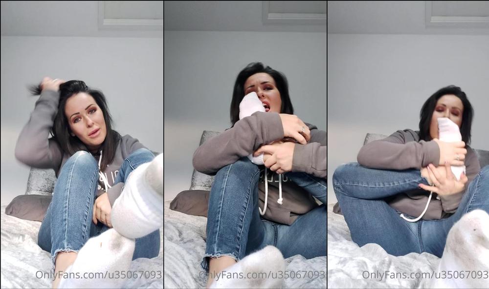 queen9999111 01 02 2021 2022256071 sock fun anyone