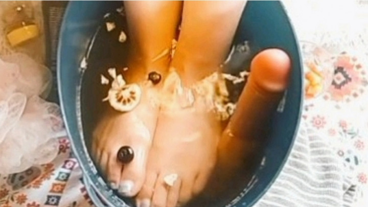 Soapy Foot Job in Bath - October 12, 2022