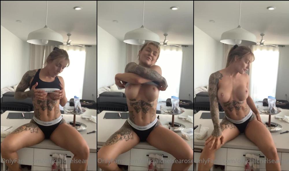 officialchelsearose 474287582 2022 12 18 cum get a naked snack with me you can eat it all 2
