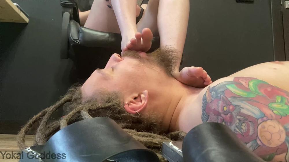 Yokai Goddess - Slave'S Licking Soles Of My Sandals And Then My Dirty Bare Feet