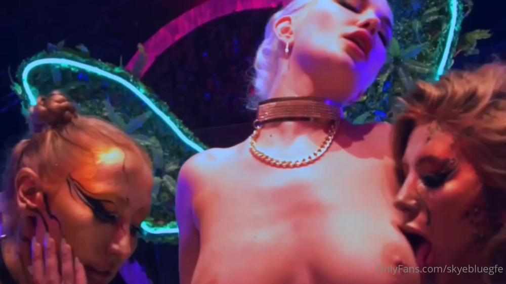 skyebluegfe 16 09 2022 2562516763 Primal senses @kinkyrabbitclub with @coconutkitty and @kimkerotika