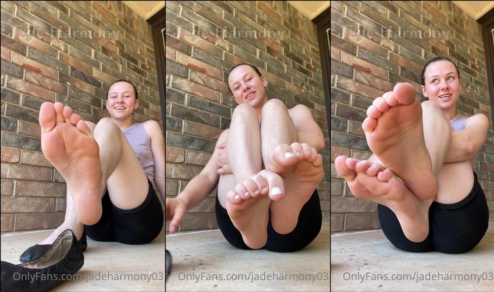 thejadeharmony 28 05 2022 2469839166 enjoy this outdoor sneaky shoe tease