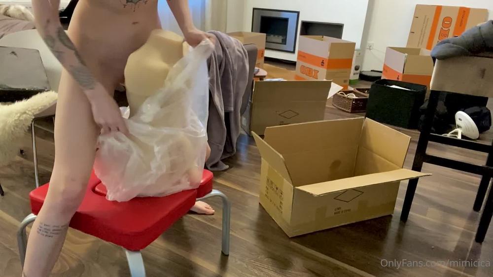mimicica 10 05 2022 2450908274 Just being a strong independent woman and packing my boyfriend ready for move 