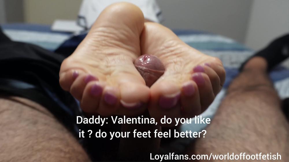 World Of Foot Fetish - Step-Father'S Day - Step Daughter Gives A Perfect Unaware Footjob