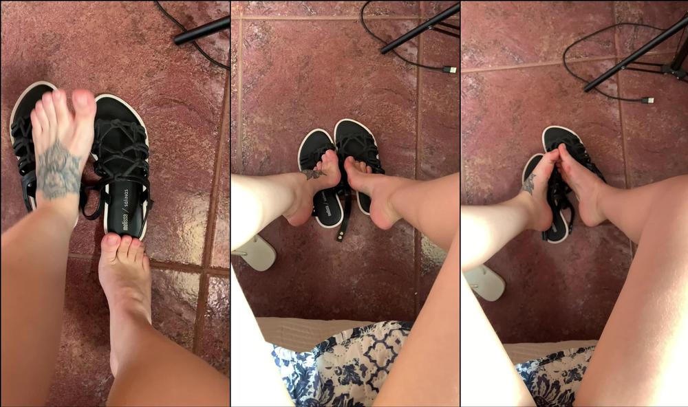 pedaale 10 02 2022 2359126135 Pezinho de Melissa apÃ³s chegar em casa  â¤ï¸ My dirt foot after walk  â¤ï¸