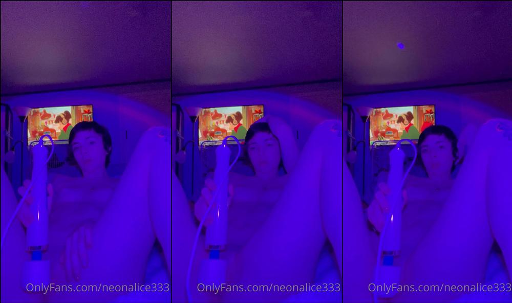 neonalice333 10 03 2022 2388581651 Just admiring my bodyâºï¸
