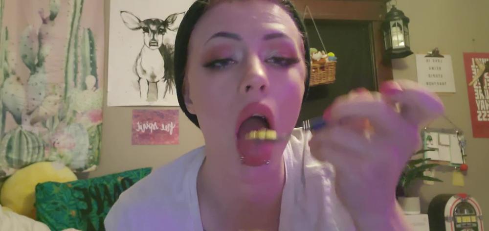 Anya Ivanovna Asmr Kiwi Eating