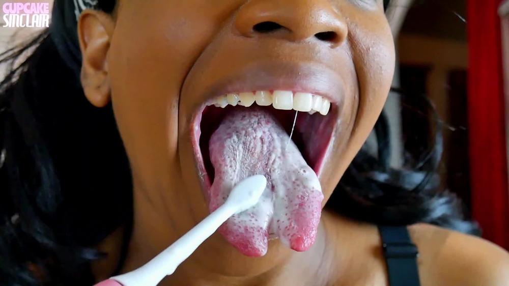 Subbiecupcake Split Tongue Tooth Brushing