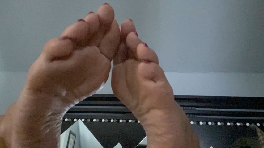 Queenmothersoles Suck My Toes While I Cum