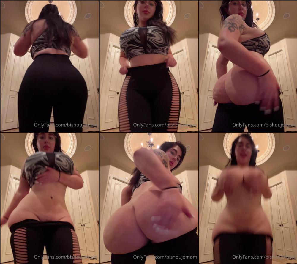 bishoujomom 01 08 2022 2543585143 No makeup, gym clothes, about to hop in the shower How about you worship this JUICY as