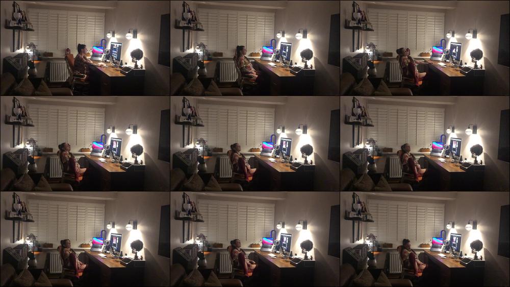 Fingering in my Office with Porn