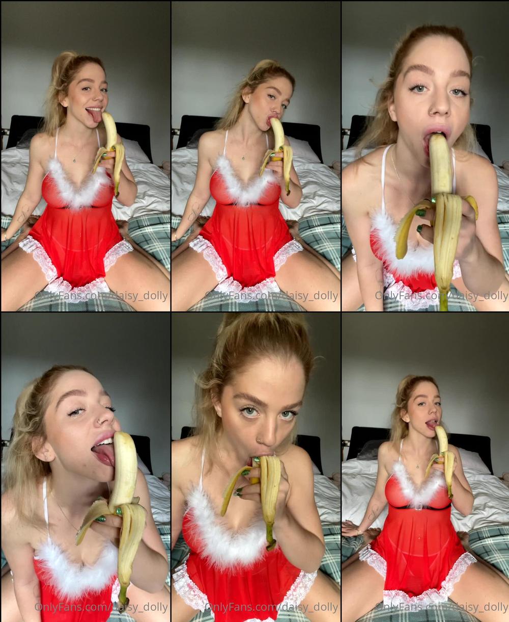 daisy_dolly 07 01 2022 2322858246 Christmas edition women eating banana video 