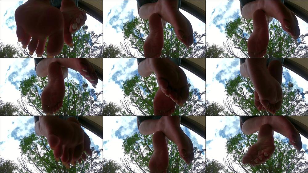 goddessmiia 28 12 2019 17421452 How_s_the_view_from_way_down_there_little