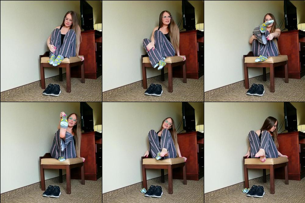 solesnack 07 03 2020 24798381 Basically_the_first_thing_I_did_when_I_got_to_the_hotel_was_sit_down_and_film_this_sock_re