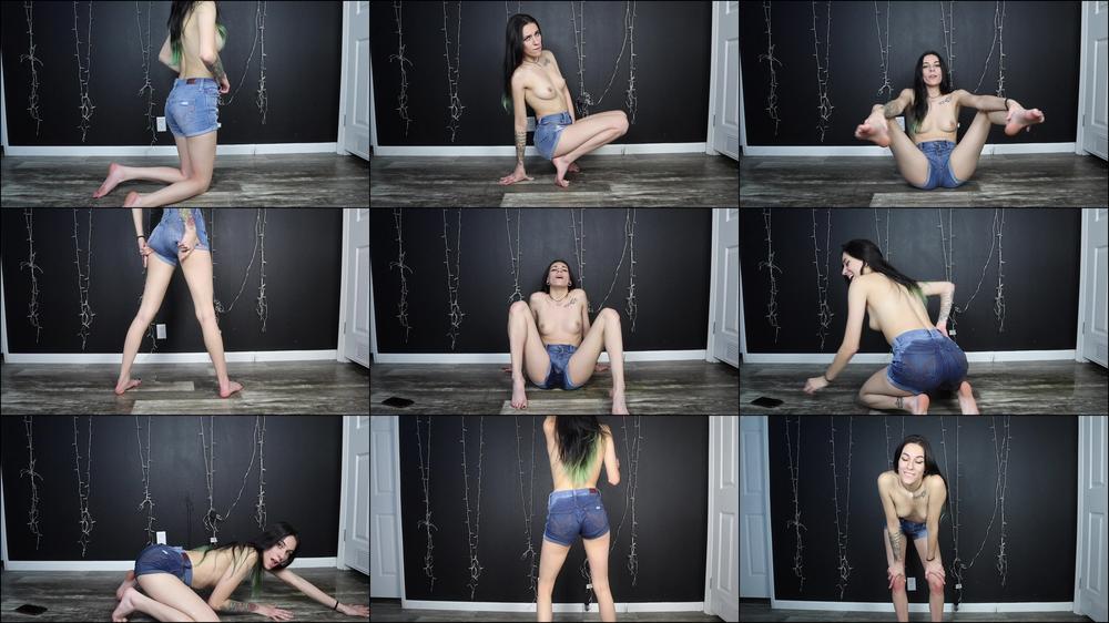 Twerking in Wet Shorts - Apr 16, 2021