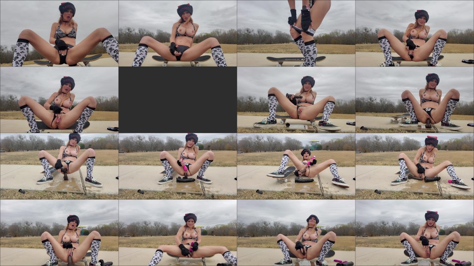 Hope In Public_Fucking-Hot-Skater-Girl-4-Christmas