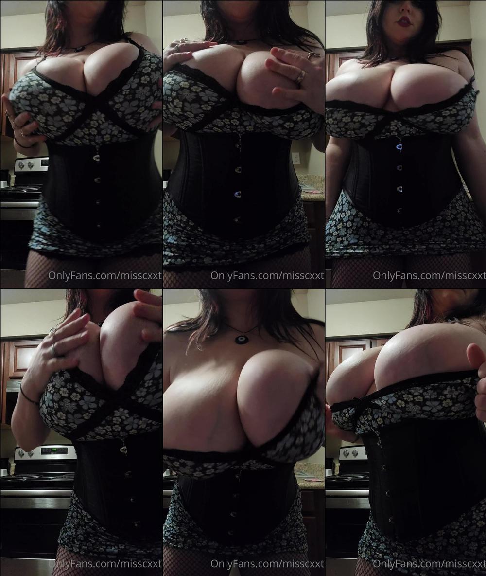 misscxxt 04 07 2021 2153312912 Come on pet mommy is taking u out on the town tonight â¡ going to walk u on ur cute littl