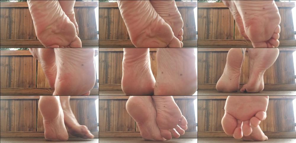 zephianna 03 07 2020 493068728 Just a little foot POV for my foot slaves. Happy Thursday, subbies~