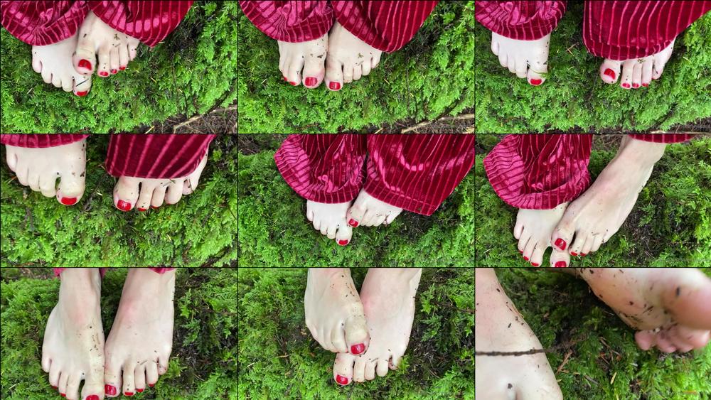 hiimhoneysweet 03 09 2020 826916078 I love the sounds my toes makes against the soft moss